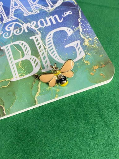 Pin Abeja relieve